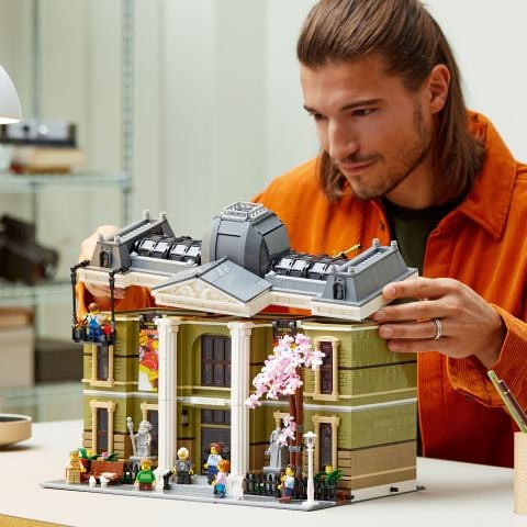 LEGO® Icons Doğa Tarihi Müzesi 10326 -Yetişkinler için Koleksiyonluk ve Sergilenebilir Yaratıcı Model Yapım Seti (4014 Parça)