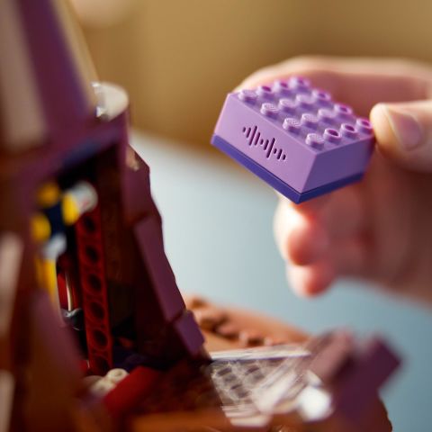 LEGO® Harry Potter™ Konuşan Seçmen Şapka 76429 - Yetişkin Harry Potter Hayranları için Koleksiyonluk Yaratıcı Model Yapım Seti (561 Parça)