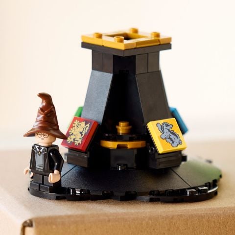 LEGO® Harry Potter™ Konuşan Seçmen Şapka 76429 - Yetişkin Harry Potter Hayranları için Koleksiyonluk Yaratıcı Model Yapım Seti (561 Parça)