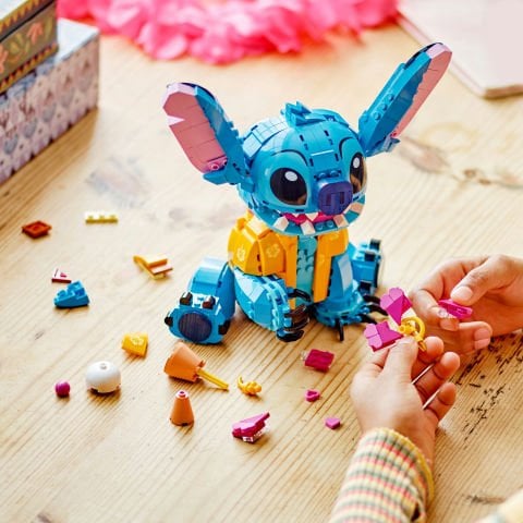LEGO® ǀ Disney Stiç 43249 - Dondurma Külahlı İnşa Edilebilen Yaratıcı Oyuncak Yapım Seti (730 Parça)