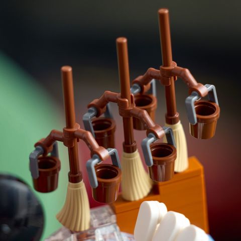 LEGO® Ideas Disney Büyüsü Seti, Yetişkinler için Hediye 21352