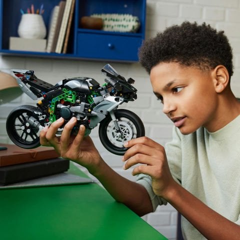 LEGO® Technic Kawasaki Ninja H2R Motosiklet 42170 - Koleksiyonluk Yaratıcı Oyuncak Model Yapım Seti (643 Parça)