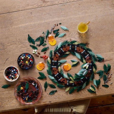 LEGO® Icons Çelenk Yapım Seti, Yılbaşı Temalı Dekoratif Ev Süsü 10340
