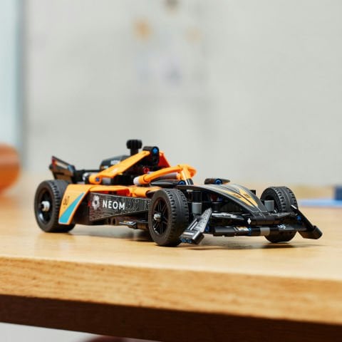 LEGO® Technic NEOM McLaren Formula E Yarış Arabası 42169 - Koleksiyonluk Yaratıcı Yarış Arabası Model Yapım Seti (452 Parça)