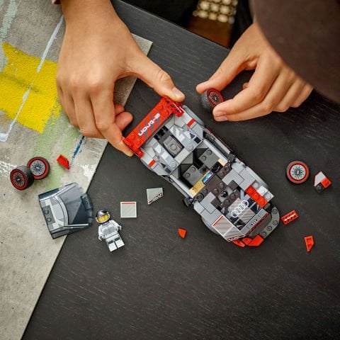 LEGO® Speed Champions Audi S1 e-tron quattro Yarış Arabası 76921 - Koleksiyonluk ve Sergilenebilir Yaratıcı Oyuncak Model Yapım Seti