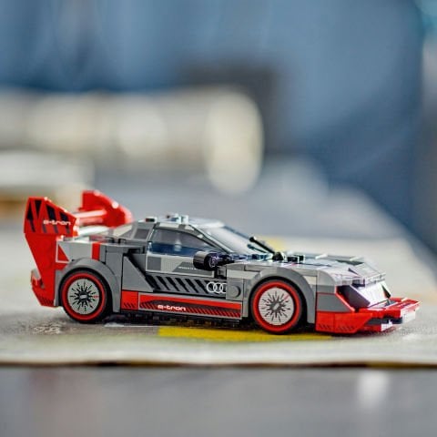 LEGO® Speed Champions Audi S1 e-tron quattro Yarış Arabası 76921 - Koleksiyonluk ve Sergilenebilir Yaratıcı Oyuncak Model Yapım Seti