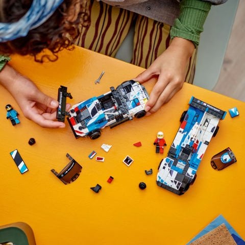 LEGO® Speed Champions BMW M4 GT3 ve BMW M Hybrid V8 Yarış Arabaları 76922 - Koleksiyonluk ve Sergilenebilir Yaratıcı Oyuncak Model Yapım Seti (676 Parça)