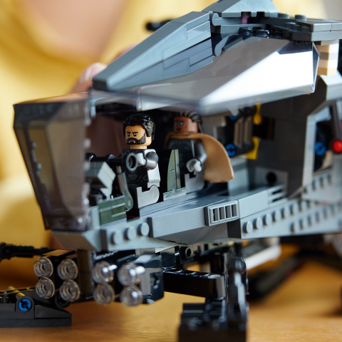 LEGO® Icons Dune: Çöl Gezegeni Atreides Royal Ornithopter 10327 - Yetişkinler için Koleksiyonluk Yaratıcı Model Yapım Seti (1369 Parça)