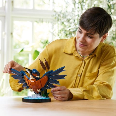 LEGO® Icons Yalıçapkını Kuşu 10331 - Kuş Sever Yetişkinler için Koleksiyonluk, Sergilenebilir Yaratıcı Model Yapım Seti (834 Parça)