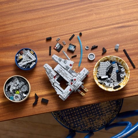 LEGO® Star Wars™ Millennium Falcon™ 75375 - Star Wars Seven Yetişkinler için İnşa Edilebilen Koleksiyonluk Yaratıcı Starship Modeli Yapım Seti (921 Parça)