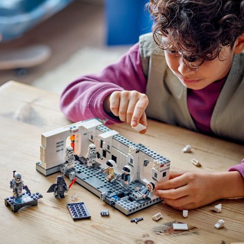 LEGO® Star Wars™ Tantive IV™’e Biniş 75387 -İnşa Edilebilen Yaratıcı Oyuncak Yapım Seti