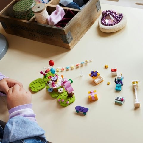 LEGO® Animal Crossing™ Julian Doğum Gününü Kutluyor 77046 - 6 Yaş ve Üzeri Çocuklar için Yaratıcı Oyuncak Yapım Seti