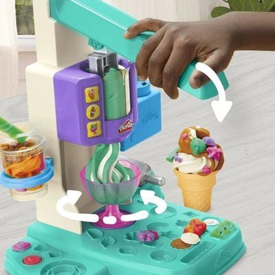 Play-Doh Gökkuşağı Dondurma Seti