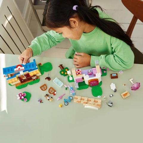 LEGO® Animal Crossing™ Nook’s Cranny ve Rosie Evi 77050 - 7 Yaş ve Üzeri Çocuklar için Yaratıcı Oyuncak Yapım Seti