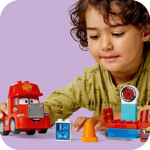 LEGO® DUPLO® | Disney ve Pixar Arabalar Mack Yarışta 10417 - 2 Yaş ve Üzeri Çocuklar için Eğitici Oyuncak Yapım Seti (14 Parça)