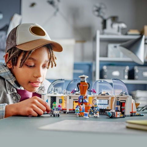 LEGO® City Uzay Bilim Laboratuvarı Oyuncak Yapım Seti 60439