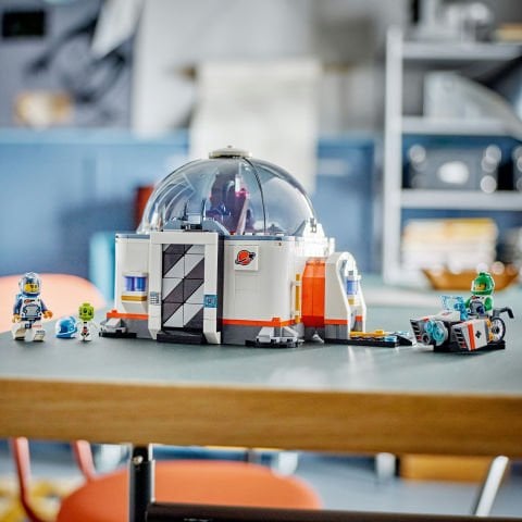 LEGO® City Uzay Bilim Laboratuvarı Oyuncak Yapım Seti 60439