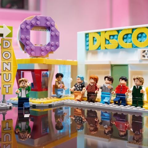 LEGO® Ideas BTS Dynamite 21339 Yapım Seti (749 Parça)