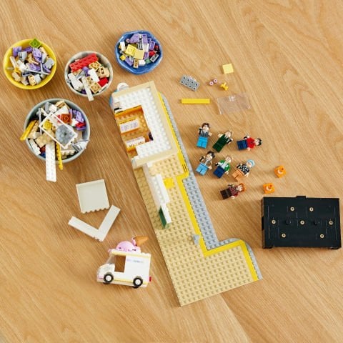 LEGO® Ideas BTS Dynamite 21339 Yapım Seti (749 Parça)