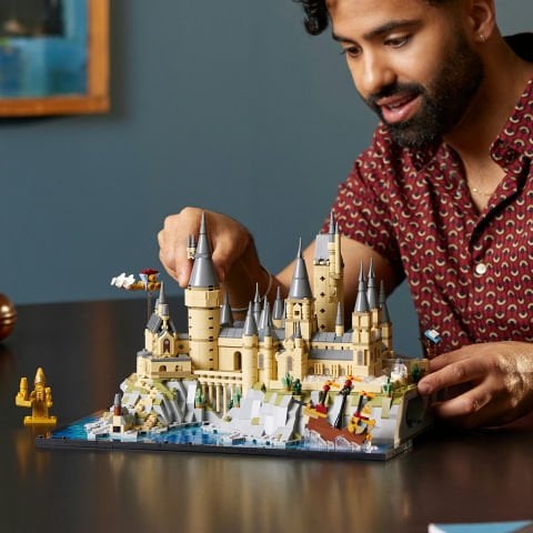 LEGO® Harry Potter™ Hogwarts™ Şatosu ve Bahçesi