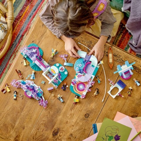 LEGO® ǀ Disney Büyülü Ağaç Ev 43215 Oyuncak Yapım Seti (1016 Parça)