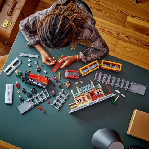 LEGO® Harry Potter™ Hogwarts Ekspresi ve Hogsmeade™ İstasyonu 76423