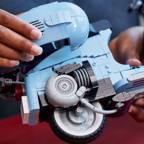 LEGO® Vespa 125 10298 - Yetişkinler için Klasik bir İtalyan Simgesinin Detaylı ve Sergilenebilir Model Yapım Seti