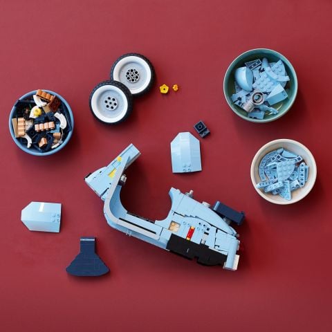 LEGO® Vespa 125 10298 - Yetişkinler için Klasik bir İtalyan Simgesinin Detaylı ve Sergilenebilir Model Yapım Seti