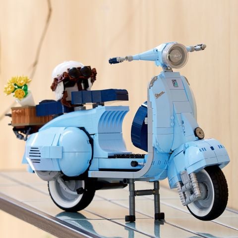 LEGO® Vespa 125 10298 - Yetişkinler için Klasik bir İtalyan Simgesinin Detaylı ve Sergilenebilir Model Yapım Seti