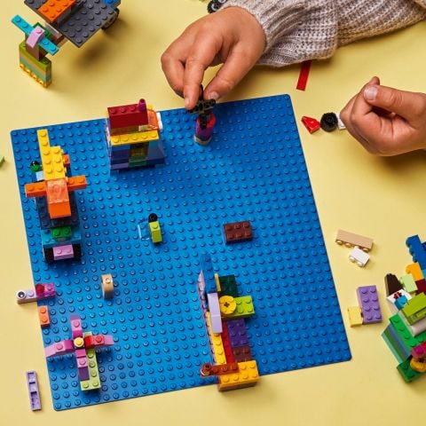 LEGO® Classic Mavi Plaka 11025 - 4 Yaş ve Üzeri LEGO Severler için Açık Uçlu Yaratıcı Yapım Seti (1 Parça)