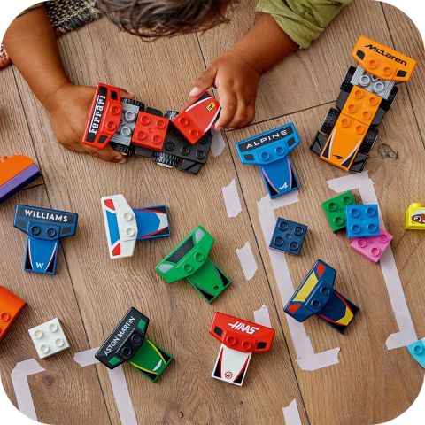 LEGO® DUPLO® Kasabası F1® Takımı Yarış Arabaları ve Sürücüler Ailece Eğlence için Yapım Oyuncağı 10445