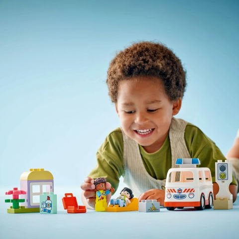 LEGO® DUPLO® Ambulans ve Sürücü, Rol Yapma Faaliyetleri için 10447