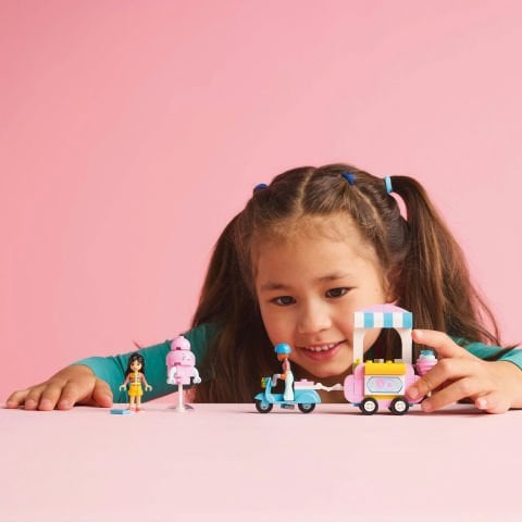 LEGO® Friends Aliya’nın Kız Kardeşinin Oyun Odası Yapım Seti 42645
