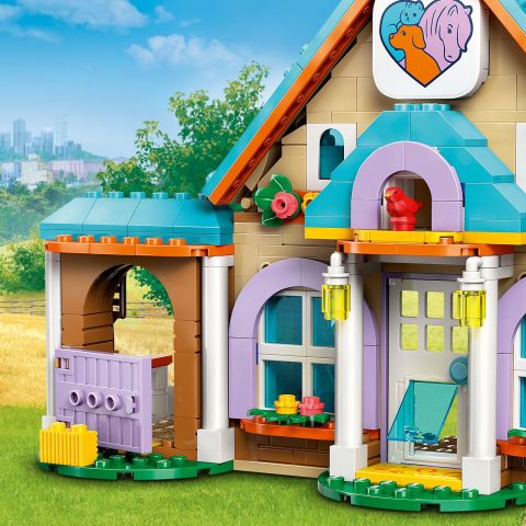 LEGO® Friends At ve Evcil Hayvan Veteriner Kliniği Rol Yapma Oyuncağı 42651