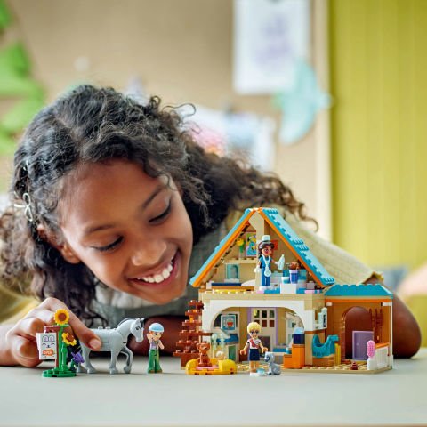 LEGO® Friends At ve Evcil Hayvan Veteriner Kliniği Rol Yapma Oyuncağı 42651