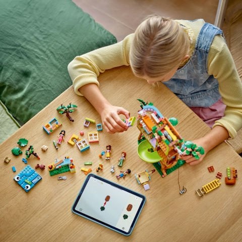 LEGO® Friends Arkadaşlık Ağaç Ev Buluşma Yeri Yapım Seti 42652