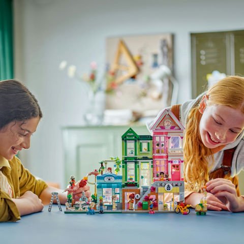 LEGO® Friends Heartlake City Daireleri ve Mağazaları Model Seti 42670