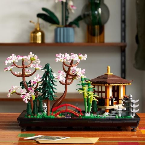 LEGO® Icons Huzurlu Bahçe 10315 Yetişkinler için Yapım Seti (1363 Parça)