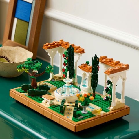 LEGO® Icons Fıskiyeli Bahçe Yetişkinler için Ev ve Ofis Dekoru Yapım Seti 10359