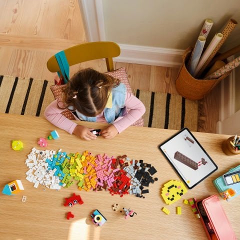 LEGO® Classic Yaratıcı Mutlu Kutu Renkli Yapım Parçaları 11042