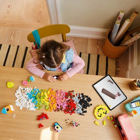 LEGO® Classic Yaratıcı Mutlu Kutu Renkli Yapım Parçaları 11042