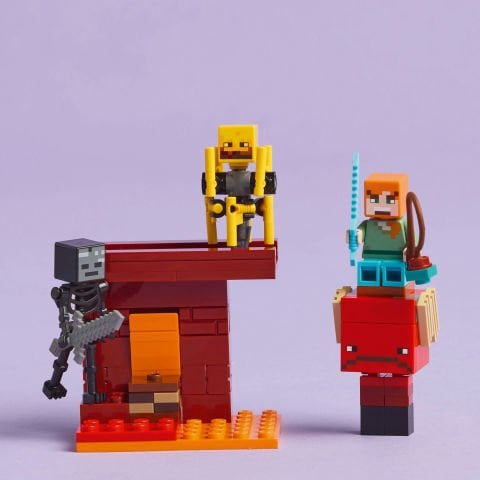 LEGO® Minecraft® Nether Lav Savaşı Çocuklar için Video Oyunu Oyuncağı 21266