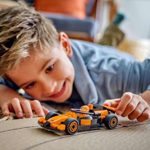 LEGO® City McLaren Yarış Arabalı F1® Sürücüsü Mini Araç Oyun Seti 60442