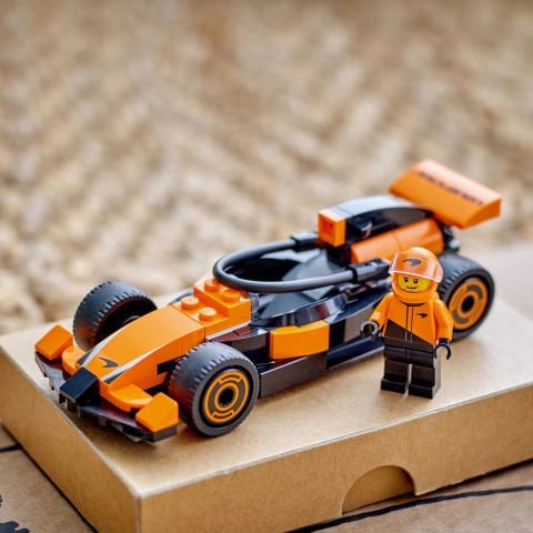 LEGO® City McLaren Yarış Arabalı F1® Sürücüsü Mini Araç Oyun Seti 60442