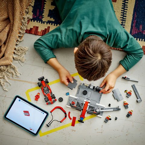 LEGO® City Ferrari Arabalı F1® Pit Stop ve Pit Ekibi Oyuncak Yarış Aracı 60443