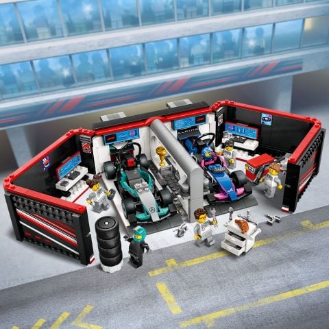 LEGO® City F1® Garajı ve Mercedes-AMG ve Alpine Arabaları Oyun Seti 60444