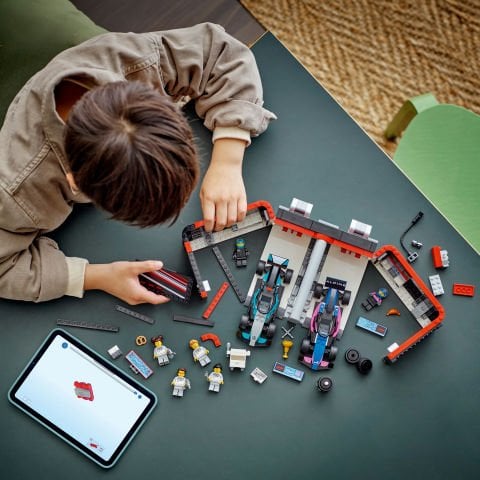 LEGO® City F1® Garajı ve Mercedes-AMG ve Alpine Arabaları Oyun Seti 60444