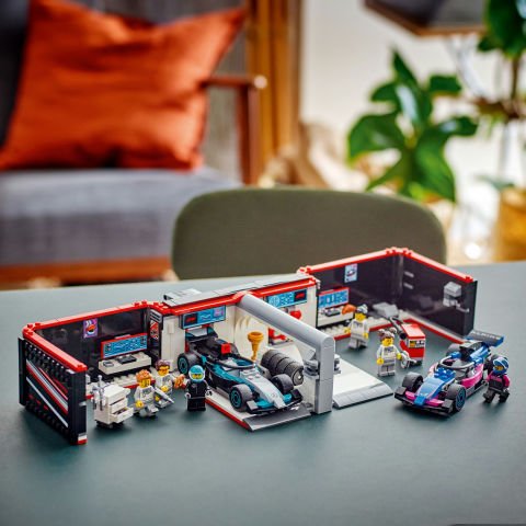 LEGO® City F1® Garajı ve Mercedes-AMG ve Alpine Arabaları Oyun Seti 60444