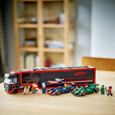 LEGO® City RB20 ve AMR24 F1® Arabalı F1® Kamyonu Yarış Taşıma Seti