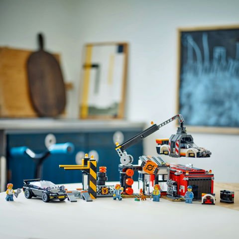 LEGO® City Hurdalık ve Arabalar, 7 Yaş ve Üzeri İçin Hurdalık İşçisi Oyuncağı 60472